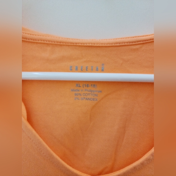 NWT Workout Running Top Lightweight with Hood and Kangaroo Pouch - Picture 3 of 3